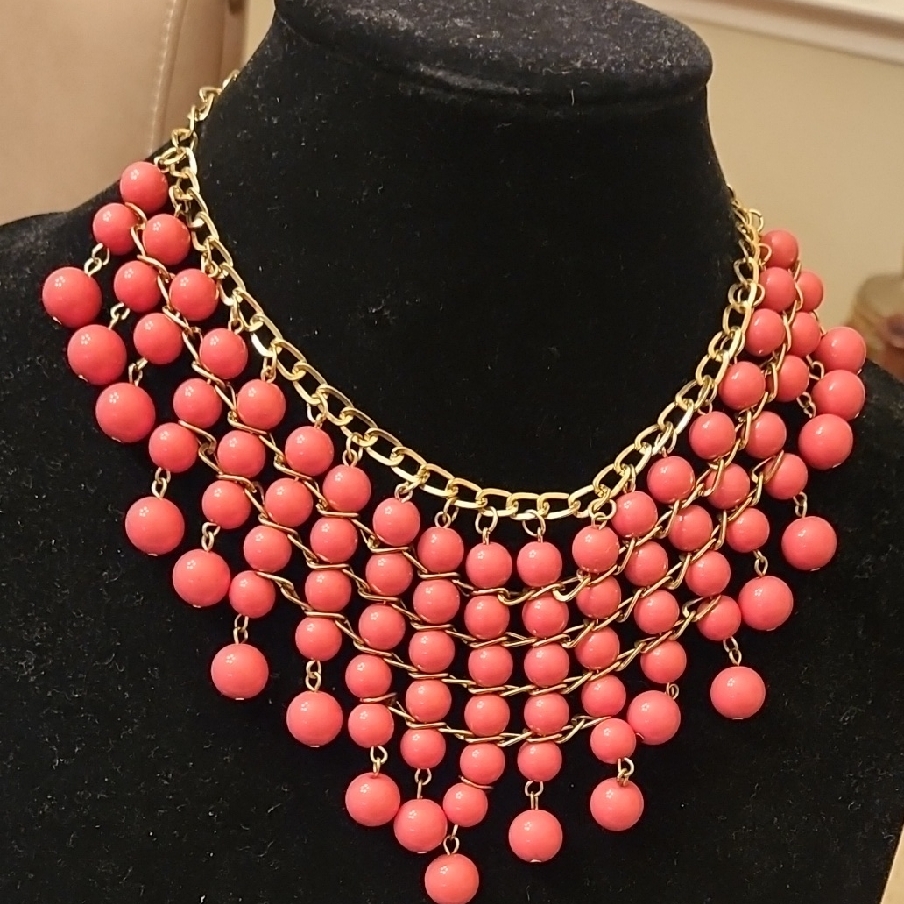 Elegant Gold And Pink Beaded Necklace